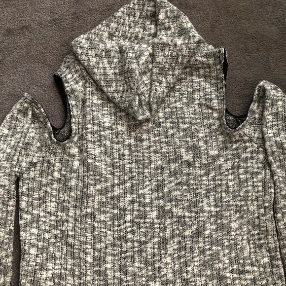 Title Neck Sweater - Picture 3 of 3